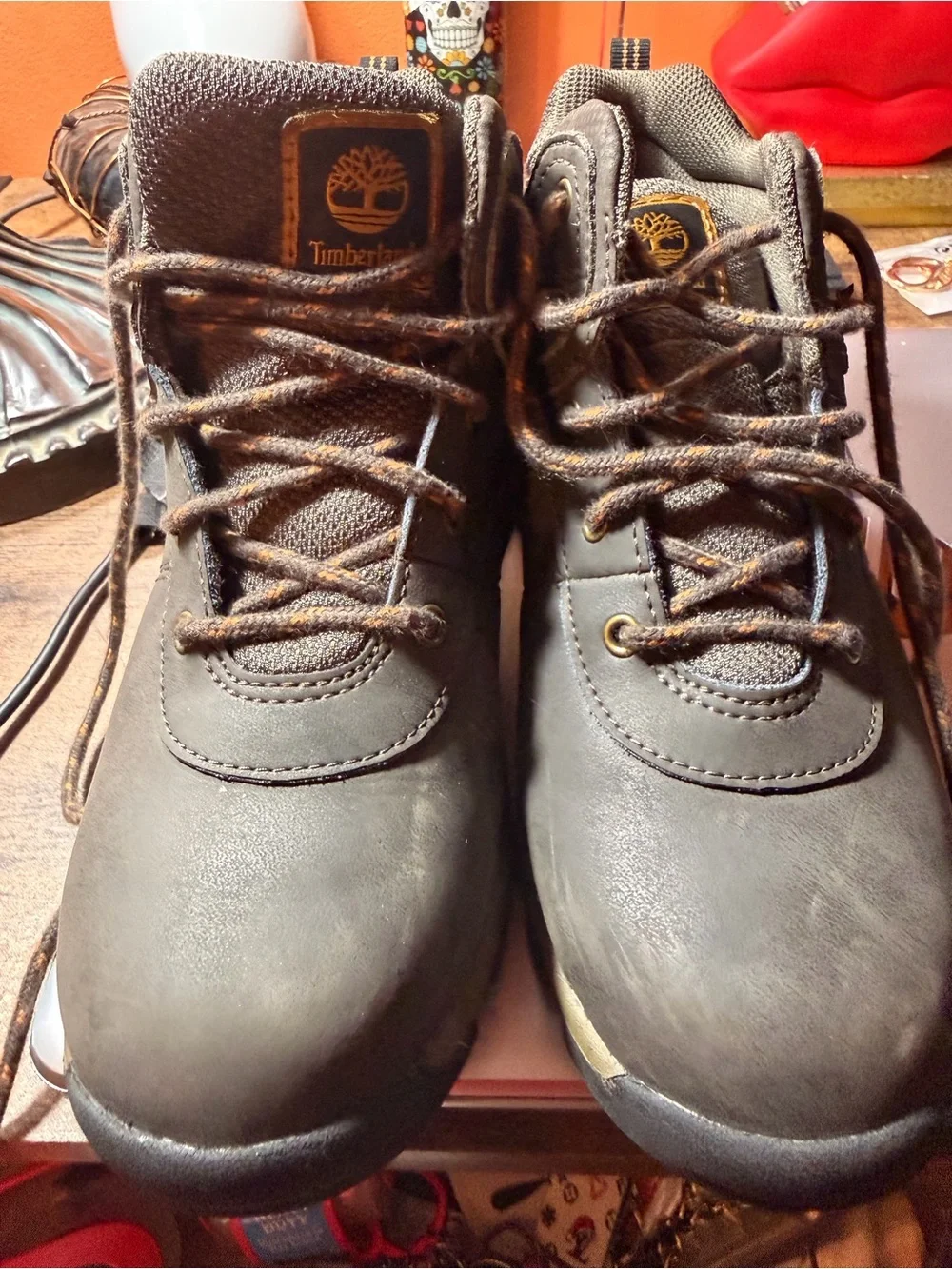 Timberland Men's Brown Lace-Up Boots - Durable Outdoor Footwear size 2.5 youth